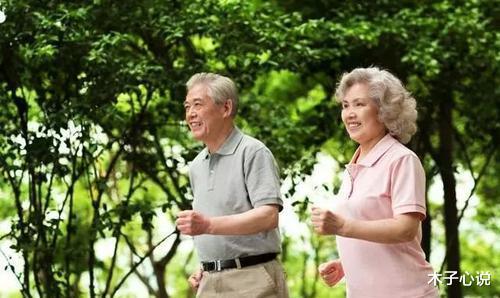 木子心说 儿媳要走一半退休金,女儿也要给一半,母亲泪崩:还不如自己养老