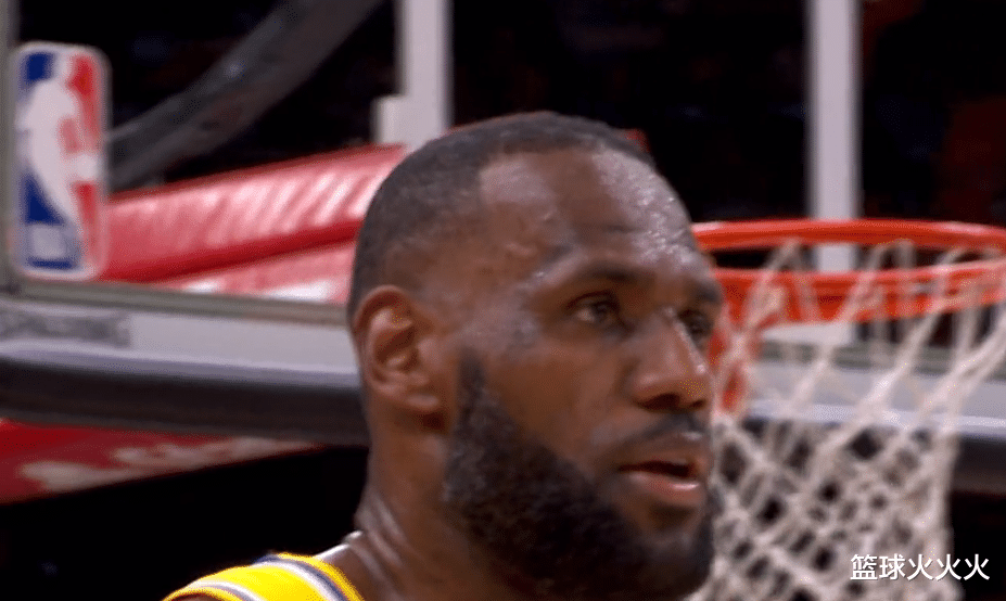 湖人隊|湖人慘敗！詹姆斯+庫茲馬盡力，小黑0分，哈雷爾回歸，沃格爾惆悵