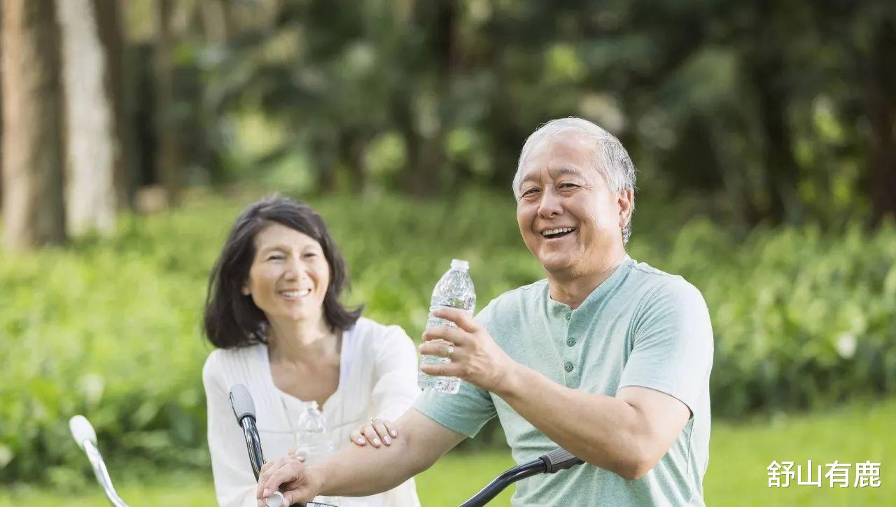 舒山有鹿|现实证明,人到“老年”的不幸,从77岁后寿命延长开始