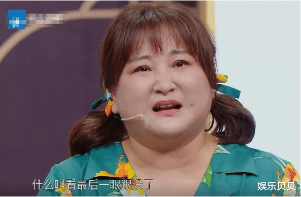 钟丽缇|李焕英年轻照曝光，扎双麻花辫穿纯棉印花衬衫，眉眼间酷似张小斐