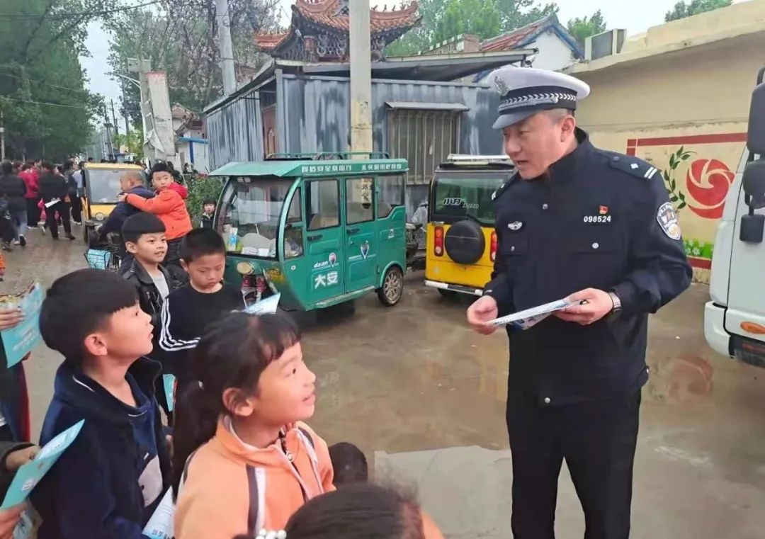 郓城县广播电视台 我为群众办实事：安全“课”不容缓，郓城交警在行动