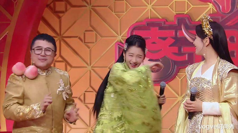 关晓彤|关晓彤参加春晚彩排，生图颜值藏不住了，自夸皮肤状态好