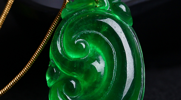 依沐翡翠 很多人都想成为翡翠收藏家,但有些知识是必须知道,这样才有资格