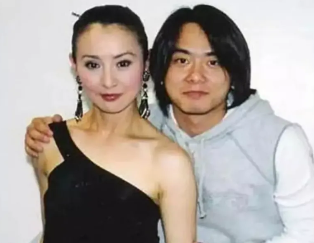 李赛凤|李赛凤“偷吃”被抓现行!丈夫出书讲过程,自己仍和“干儿子”拍电影