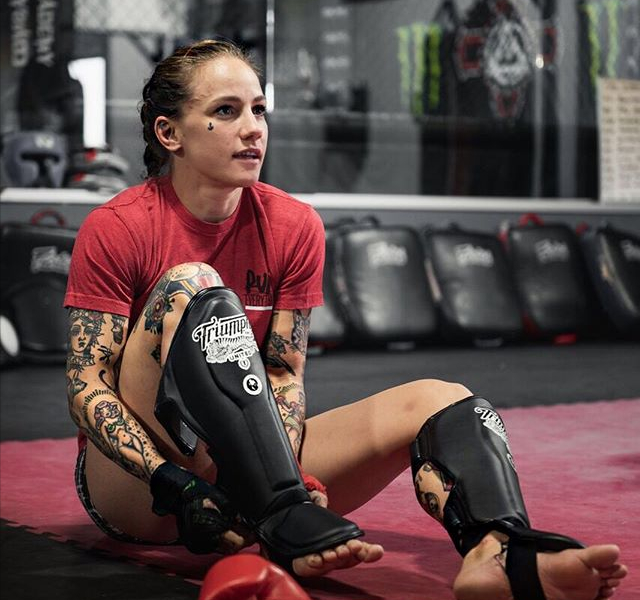 UFC|论实力，她早该被UFC开除！可谁叫白大拿都贪恋她的颜值