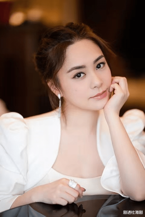 春晚|胖到认不出！钟欣潼离婚后参加真人秀，谈重返20岁：会好好做人