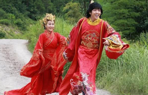 赵丽颖|拖了三年才播的剧，女配角已成一线花旦，女主却沦落成18线！