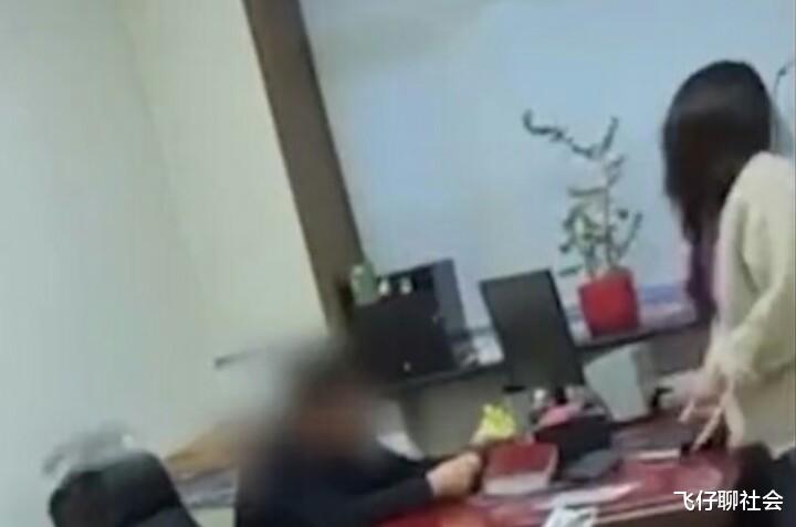 黑龙江|黑龙江一女子不堪上级骚扰,冲进办公室对其大打出手