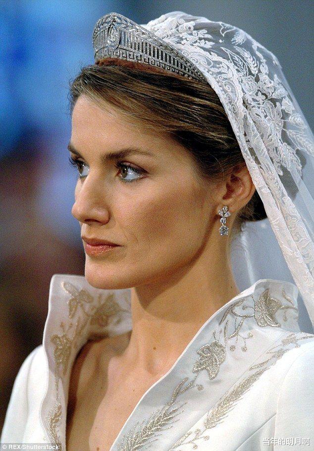 啃老族 回顾莱蒂齐亚的婚礼，头饰来自索菲亚老王后，耳环也是后者送的