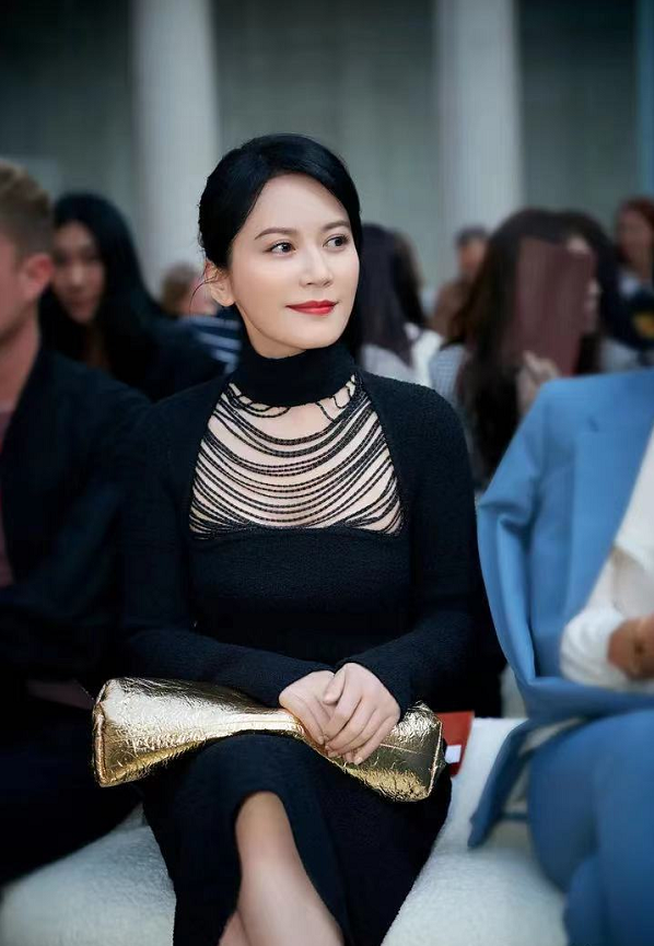 白羊座|中年女人上衣+裤子怎么穿才时髦？50岁俞飞鸿教你3组穿搭公式