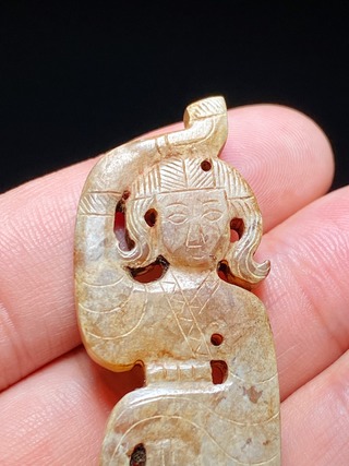 |汉 和田玉 游丝毛雕 玉舞人 挂件