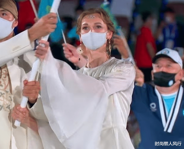 时尚丽人风行|巴基斯坦女旗手成开幕式赢家！笑容甜美像迪士尼公主，颜值超惊艳