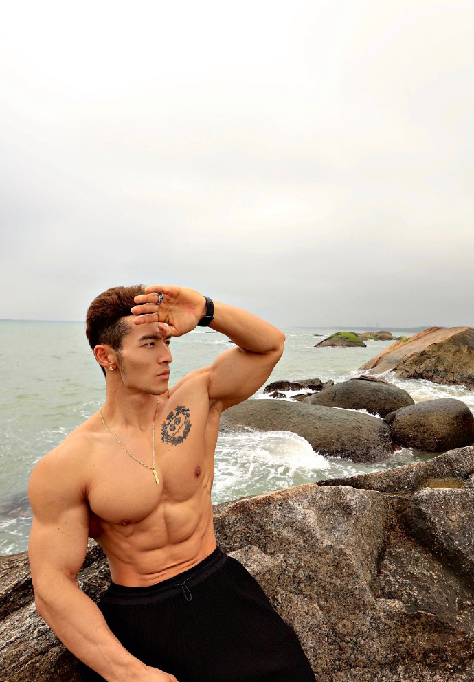 健身圈一哥|北京体育大学肌肉学霸，有颜有料有实力，腱子肉拉丝不在话下！