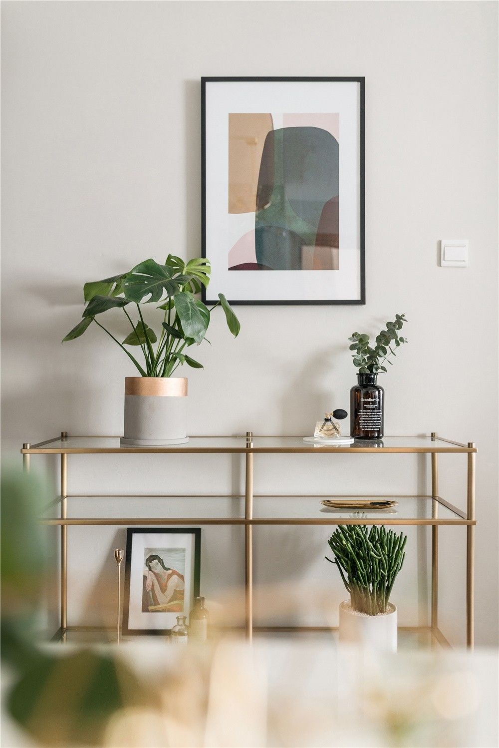 家居超人|墨绿色搭配金属的元素，全屋清新又亮丽，打造温馨时尚的两居室