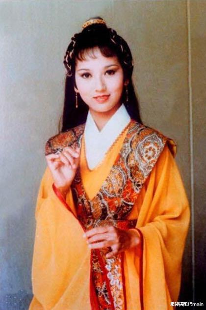 服装搭配师main|38岁演白蛇成荧屏经典,67岁气质超赞,这才叫岁月从不败美人