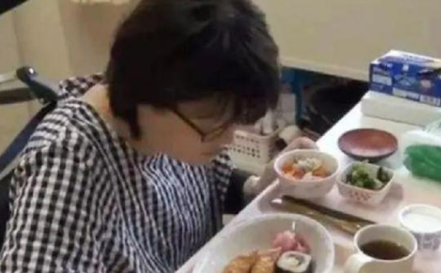 日本女子花4分钟选择安乐死,留下一句2字遗言,网友看后泪湿眼眶