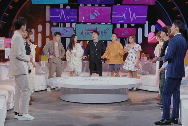 聚会|《心动4》14位嘉宾聚会，男一女四互动少，男四向男二放狠话