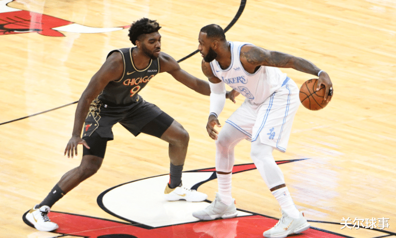 湖人隊|濃眉哥豪取37分，湖人宰牛重回西部榜首，詹姆斯三節打卡收兩雙