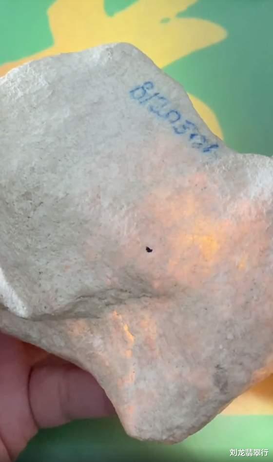 |翡翠原石水头的长短，能决定内部品质的高低？