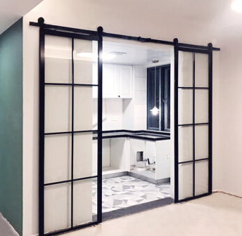 越来越多人不装厨房推拉门了,年轻人都用吊轨门替代,太明智了