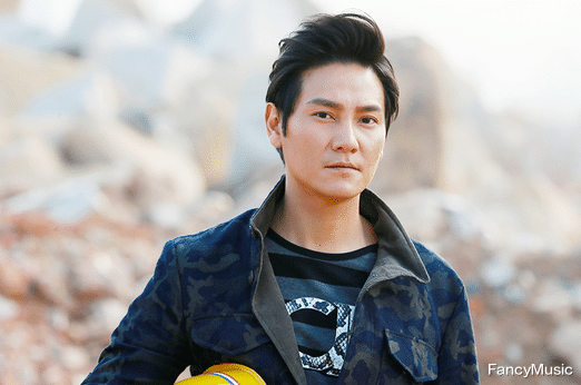 王立科|赵丽颖晚会玩自拍，竟然和他比v合影，原来二人竟是老友