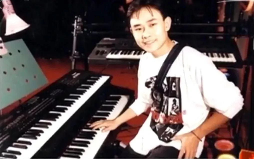 刀郎|从家喻户晓到销声匿迹，刀郎得罪了谁？他的消失扯下了娱圈遮羞布