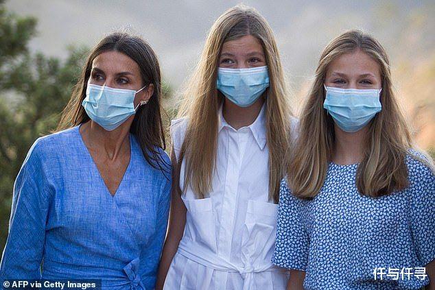 仟与仟寻|莱后和女儿同框像姐妹,西班牙王室暑假出游演绎何为地中海度假风