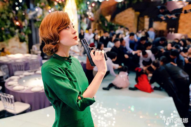 孙俪|孙俪新剧造型大突破,罕见穿旗袍持手枪如女特工,嘴吹枪口太帅了