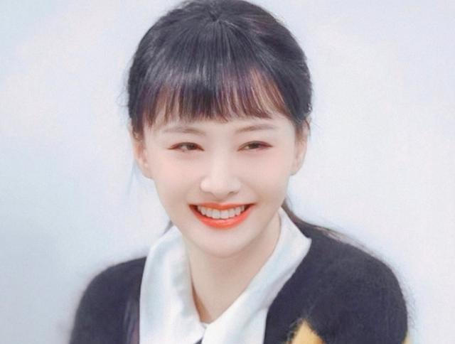 郑爽|郑爽事件刚结束，“接班人”就爆红，看清长相后：真不是双胞胎？