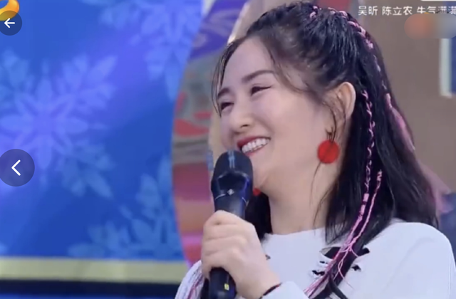 谢娜|谢娜宣布二胎产女，跳跳帮妹妹起名叫“小咘芽”