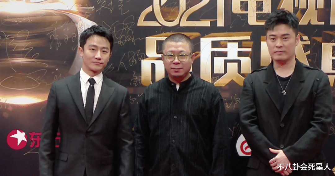 杨紫|女星走红毯火力全开：吴谨言全身涂粉，倪妮露排骨胸，杨紫又瘦了