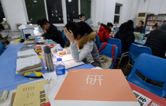 安妈育儿日|考研人能有多卷?万圣节兼职NPC扮“宁采臣”,主要工作就是看书