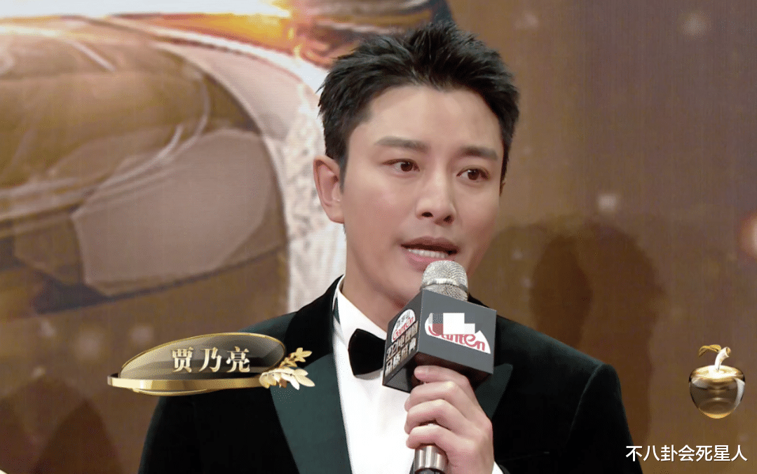 杨紫|女星走红毯火力全开：吴谨言全身涂粉，倪妮露排骨胸，杨紫又瘦了