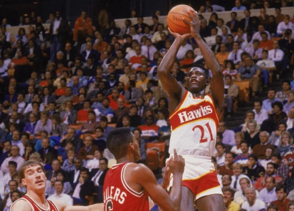 張伯倫|美媒列出了聯(lián)盟歷史上50個(gè)單月場(chǎng)均得分最高的完整列表，現(xiàn)役三人