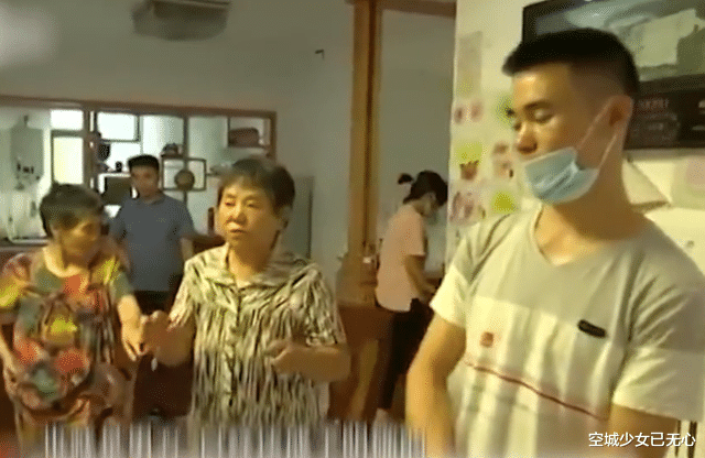 卑微丈夫进妻子卧室也要扫码付钱,200元1次,连女儿也不是亲生的