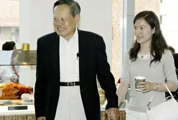 杨振宁|杨振宁即将100岁,遗嘱曝光:相守17年,45岁的翁帆图什么?
