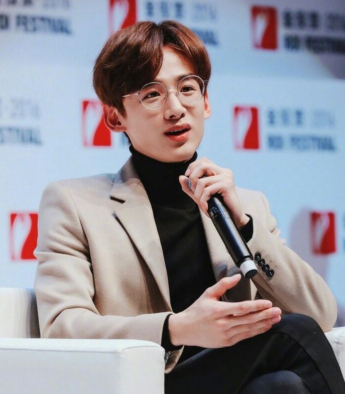 白敬亭|5位“眼镜杀”男星，白敬亭尽显书生气质，易烊千玺撩到你了吗？
