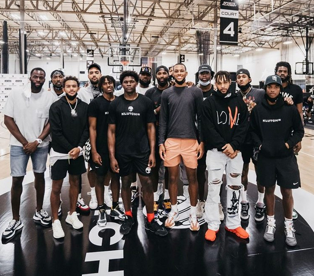 勒布朗·詹姆斯 西蒙斯交易受阻原因：并非76人贪婪，而是詹姆斯团队在控制他