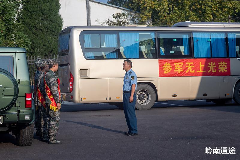大学|高考结束做近视飞秒手术，报考军校体检能过关吗？这只是其中一项