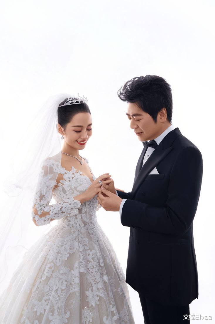 艾娃Elvaa|吉娜纯素颜弹钢琴，穿灰色T恤侧颜太美，难怪郎朗舍得送DR钻戒