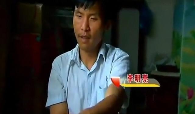 卿说|37岁博士回村啃老，闭门不出：养废一个人，是拼命让他“读书”