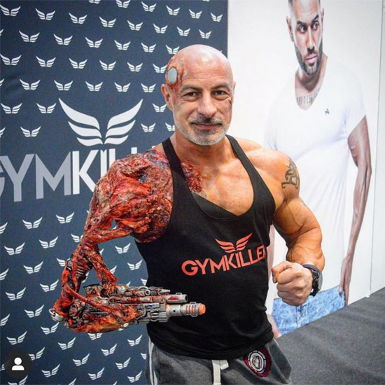 运动|独臂打造“肌肉”46岁依然保持完美身材，激励不少年轻人