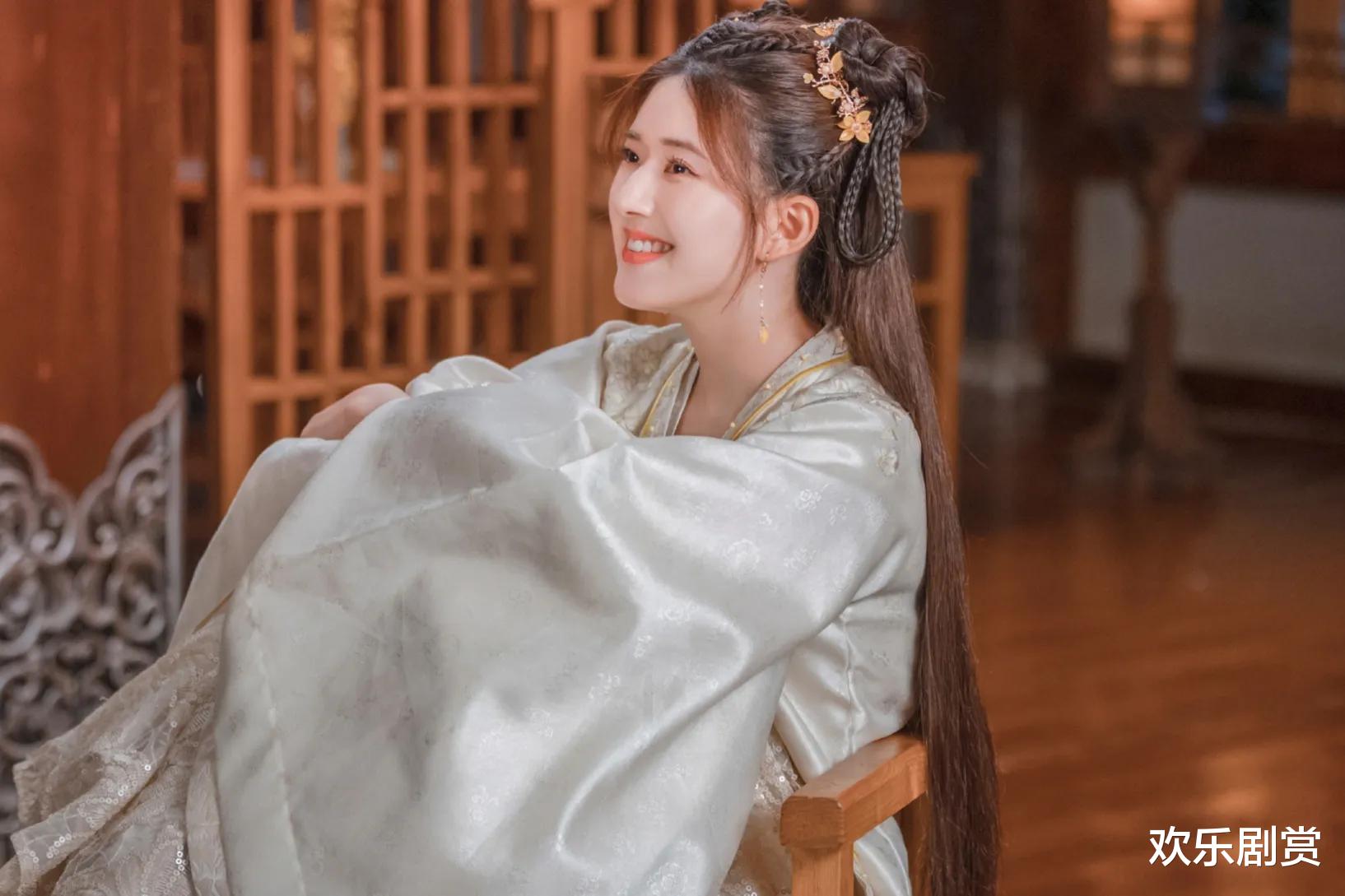 佟丽娅|《国子监来了个女弟子》被质疑呆舒适圈吃回头草，赵露思这样回答