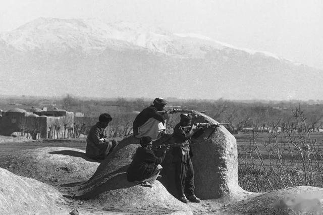 阿富汗|阿富汗游击战大师曾仔细学习中国革命史：2001年9月9日马苏德遇刺