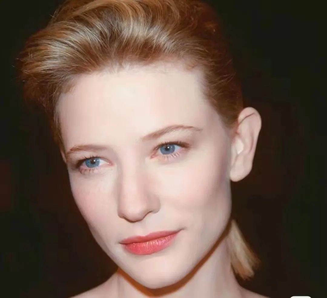 好莱坞|好莱坞女星风光不再？一件礼服重复穿几次，一只包包反复背N年