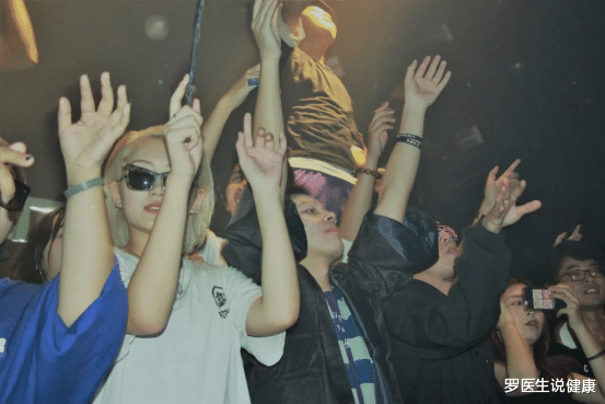 医生|“857”女博士一月外出28次，不幸离世，医生：肺部早已“破烂不堪”