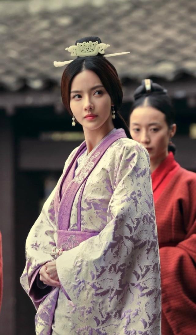 时尚百搭说 是最美甄宓也是美女学霸，被吴秀波牵连的张芷溪，如今演技翻了车