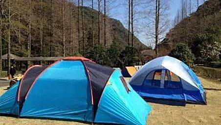 重庆 只要在帐篷里住一晚就给1万，报名者众多，看到帐篷后却无人敢试