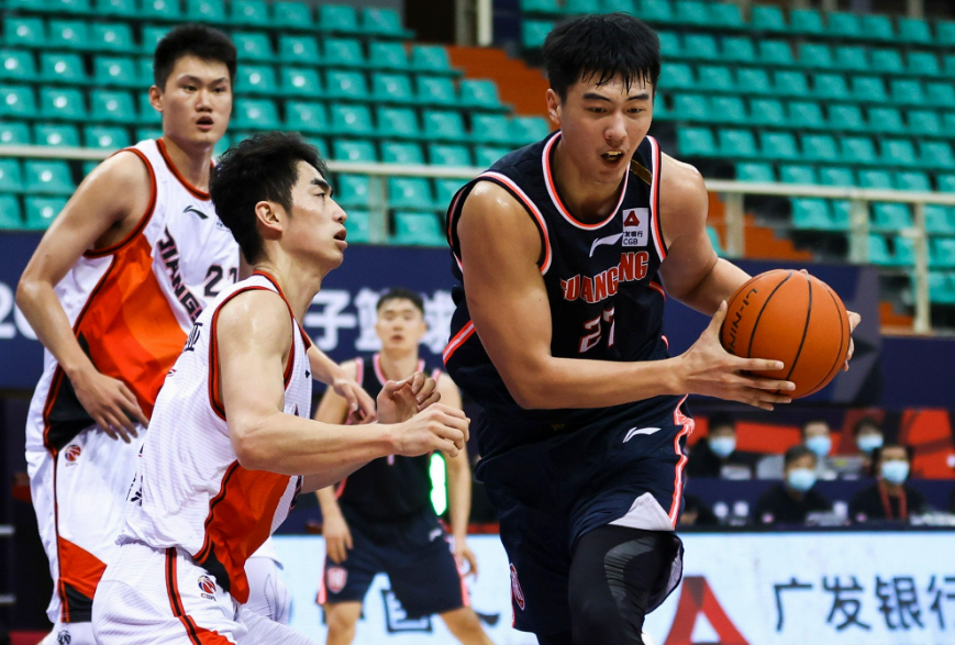 广东男篮|广东男篮已成青年队！00后内线，有机会成易建联接班人
