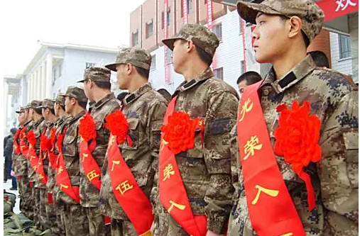 糯妈育儿经|高三去当兵和大一去当兵有区别吗？不仅学历不同，待遇差别也很大